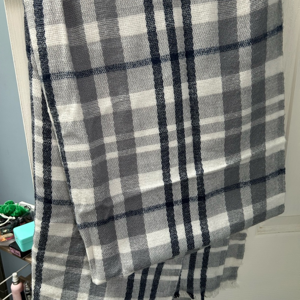 Banana Republic Plaid Gray and White Scarf